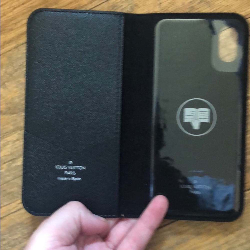Louis Vuitton iPhone X phone case. - Picture 2 of 3